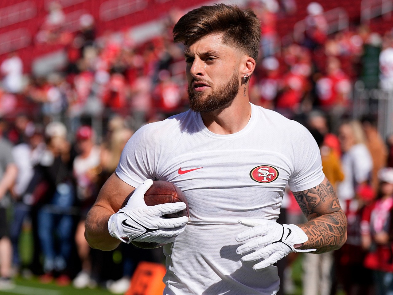 Ricky Pearsall, calouro dos 49ers, voltou a jogar após ser baleado em uma tentativa de assalto