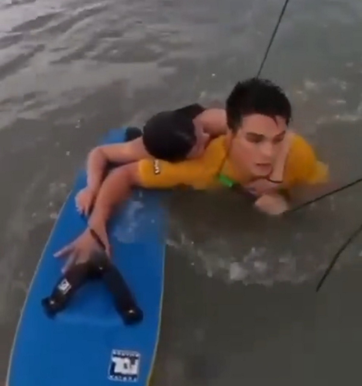 Bruno salvou jovem no meio do mar