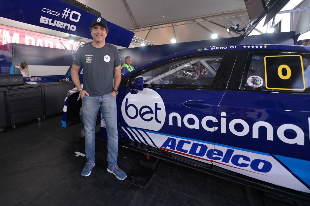 Cacá Bueno fez volta de reconhecimento do circuito da Stock Car
