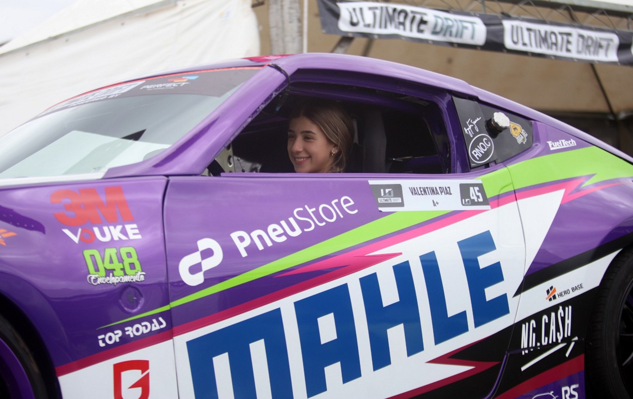 Valentina Piaz tem 16 anos e compete no Ultimate Drift 