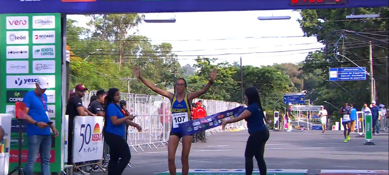 Brasileiros lideraram a corrida nas modalidades feminina e masculina 