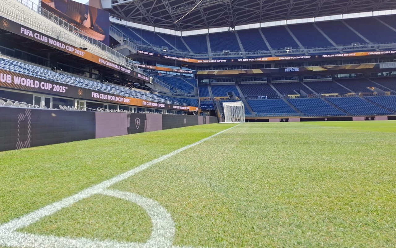 Novo, gramado do Lumen Field está em ótimas condições (Foto: Marcio Dolzan/Lance!)