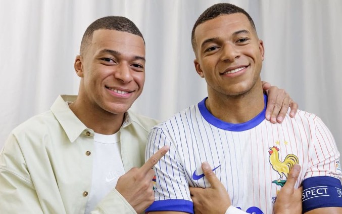 Mbappé ao lado de estátua de cera no museu Madame Tussauds de Londres (Foto: Reprodução/Instagram)