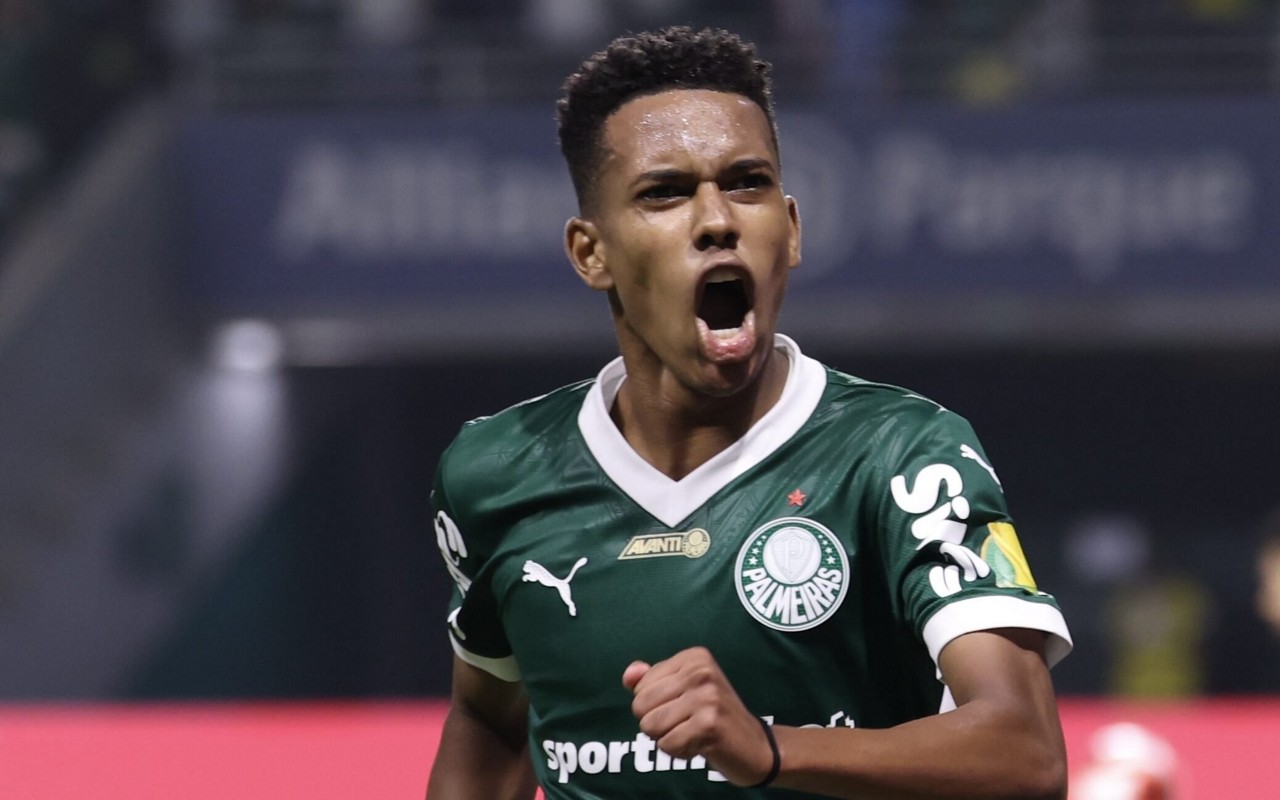 Estêvão comemora gol pelo Palmeiras no Paulistão 2025 (Foto: Marcello Zambrana/AGIF)