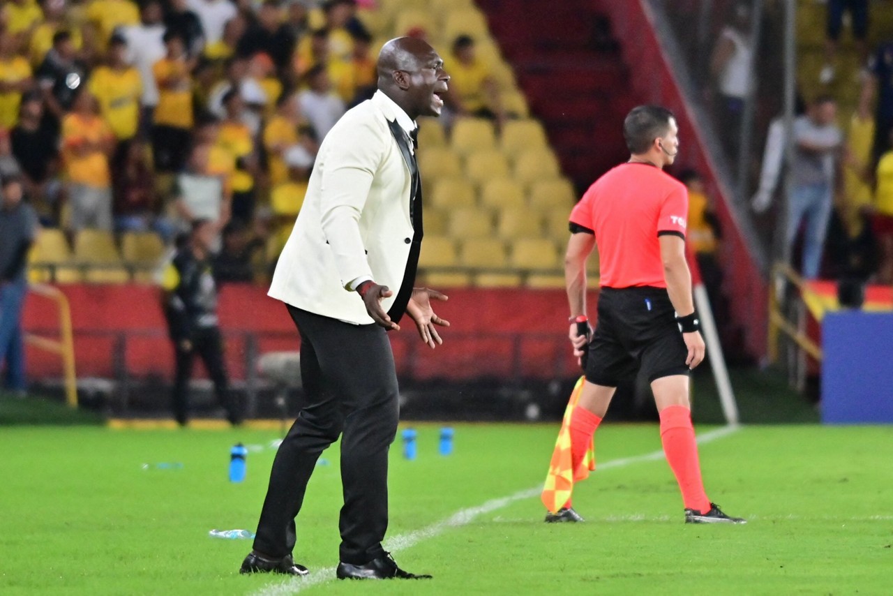 O Barcelona do treinador Segundo Castillo venceu o Corinthians por 3 a 0 (Foto: Marcos Pin/AFP)