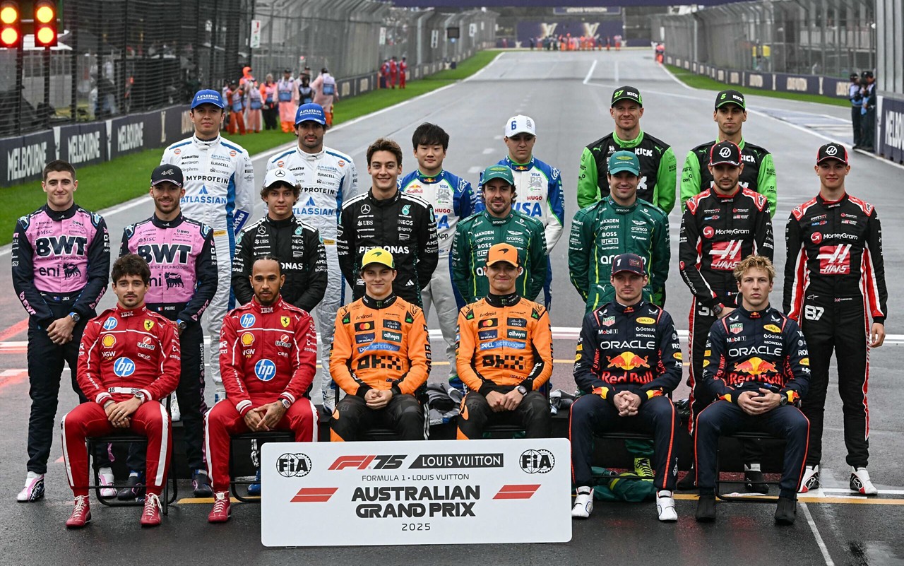 Todos os pilotos do grid da F1 2025 antes de estreia no GP da Austrália (Foto: Saeed KHAN / AFP)