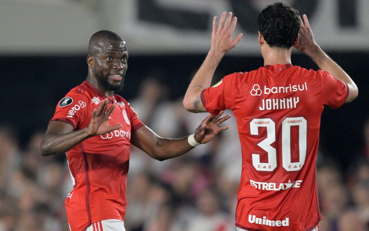 Internacional em campo pela Libertadores: clube gaúcho soma estreias marcantes e busca novas glórias na competição continental. (JUAN MABROMATA / AFP)