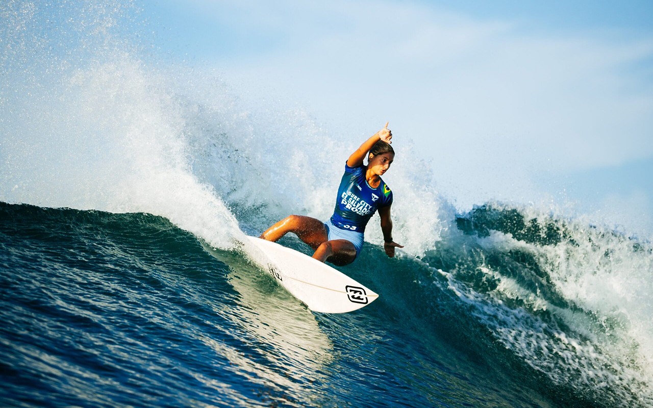 Luana Silva, um dos destaques do Brasil no surfe feminino (Foto: Aaron Hughes/World Surf League)