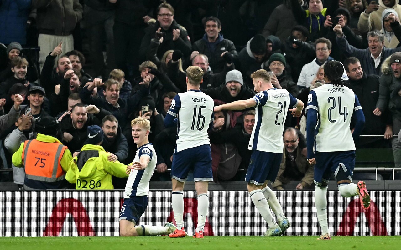 Tottenham venceu o Liverpool pela Carabao Cup (Foto: JUSTIN TALLIS/ AFP )