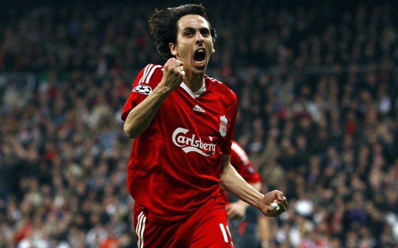 Yossi Benayoun em ação pelo Liverpool na Premier League (Foto: Paul Ellis/AFP)