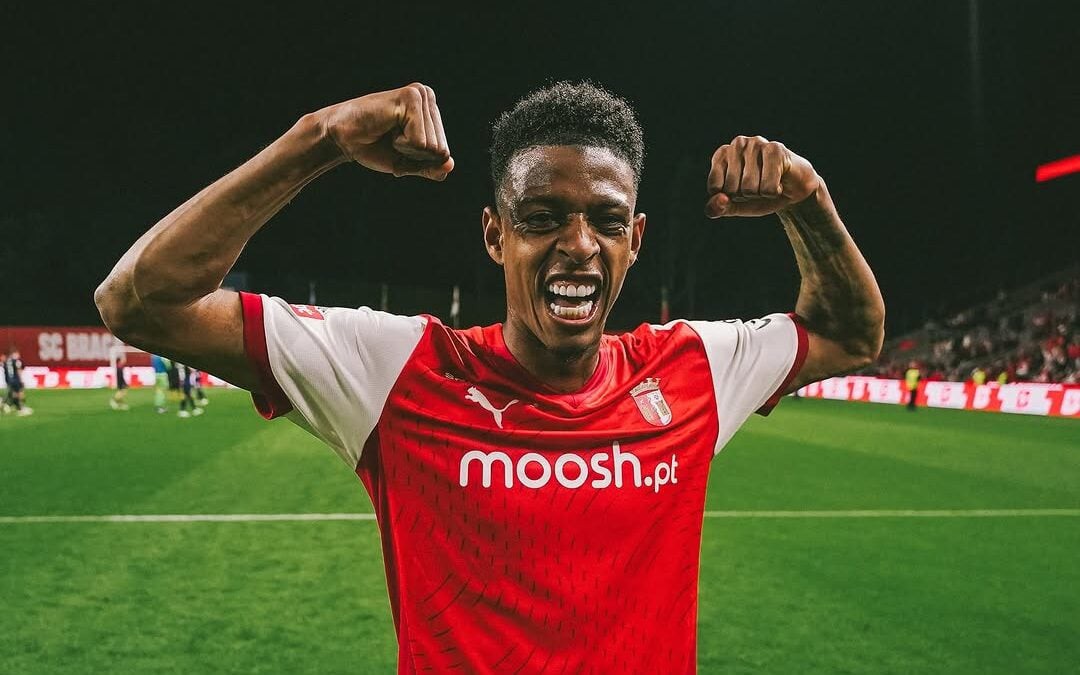 Robson Bambu comemora vitória pelo Braga (Foto: Reprodução)