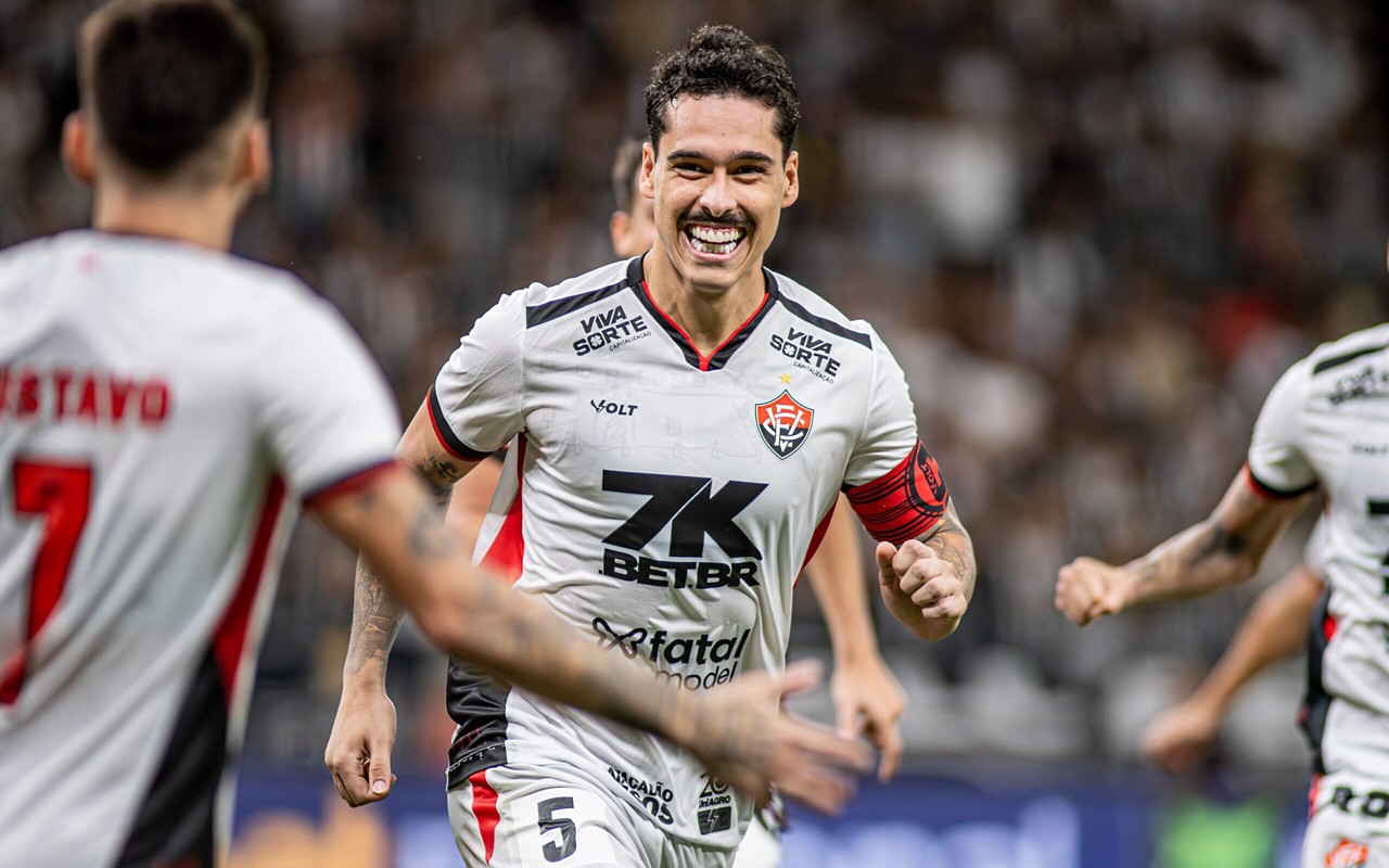 Halter comemora gol contra o Atlético-MG (Foto: Pedro Vale)