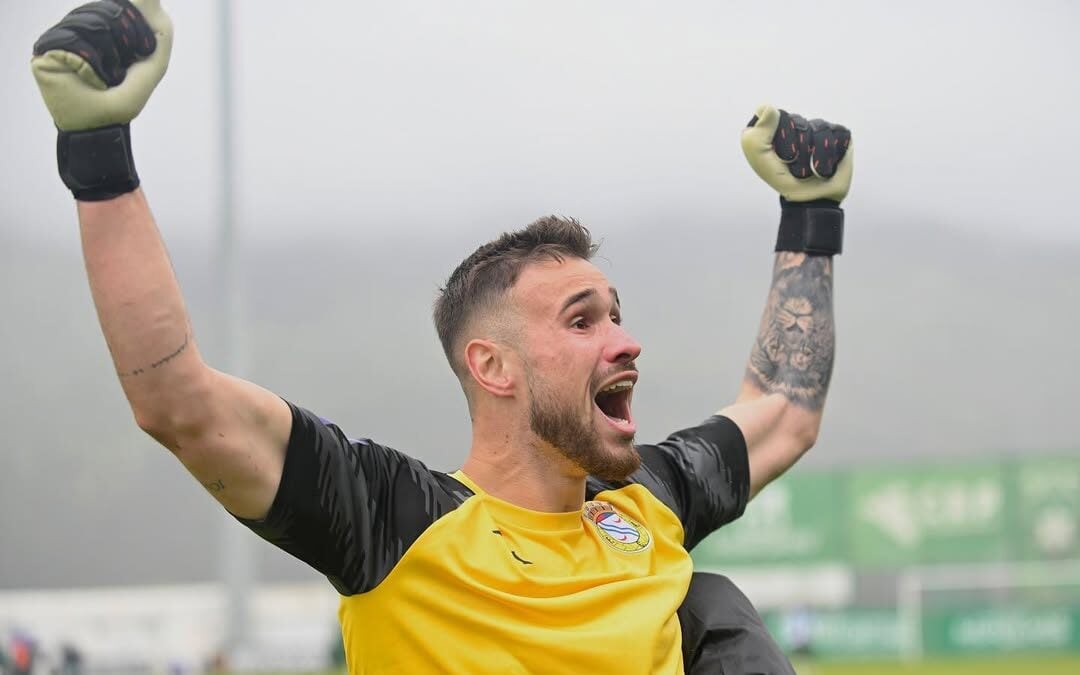 João Bravim comemora o do Alverca à primeira divisão de Portugal (Foto: Reprodução/Instagram)