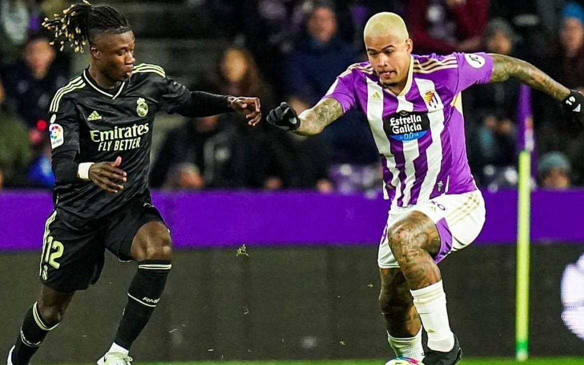 Kenedy, do Real Valladolid, disputando a bola com Camavinga, do Real Madrid (Foto: Reprodução/Instagram/@kenedy)