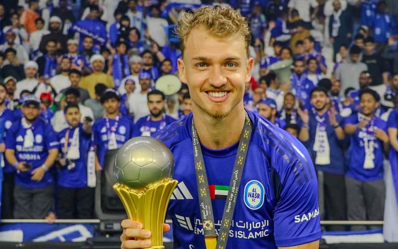 Ex-Flamengo, Gustavo Mueller comemora título (Foto: Divulgação/Al-Nasr)