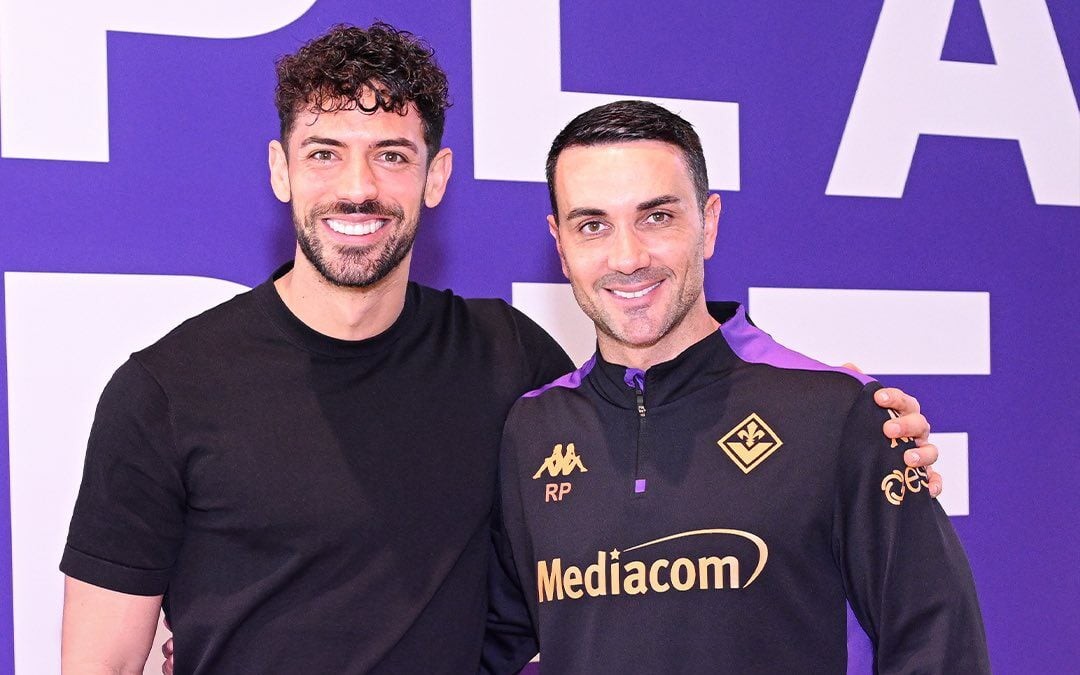 Pablo Marí ao lado de Raffaele Palladino no CT da Fiorentina (Foto: Divulgação/Fiorentina)