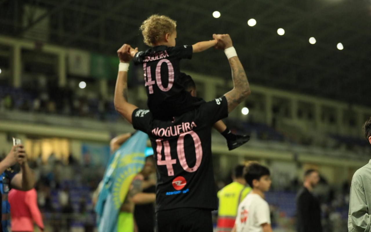 Nogueira, ex-Fluminense, comemora título que deu vaga inédita na Europa League (Foto: Divulgação/Sabah)