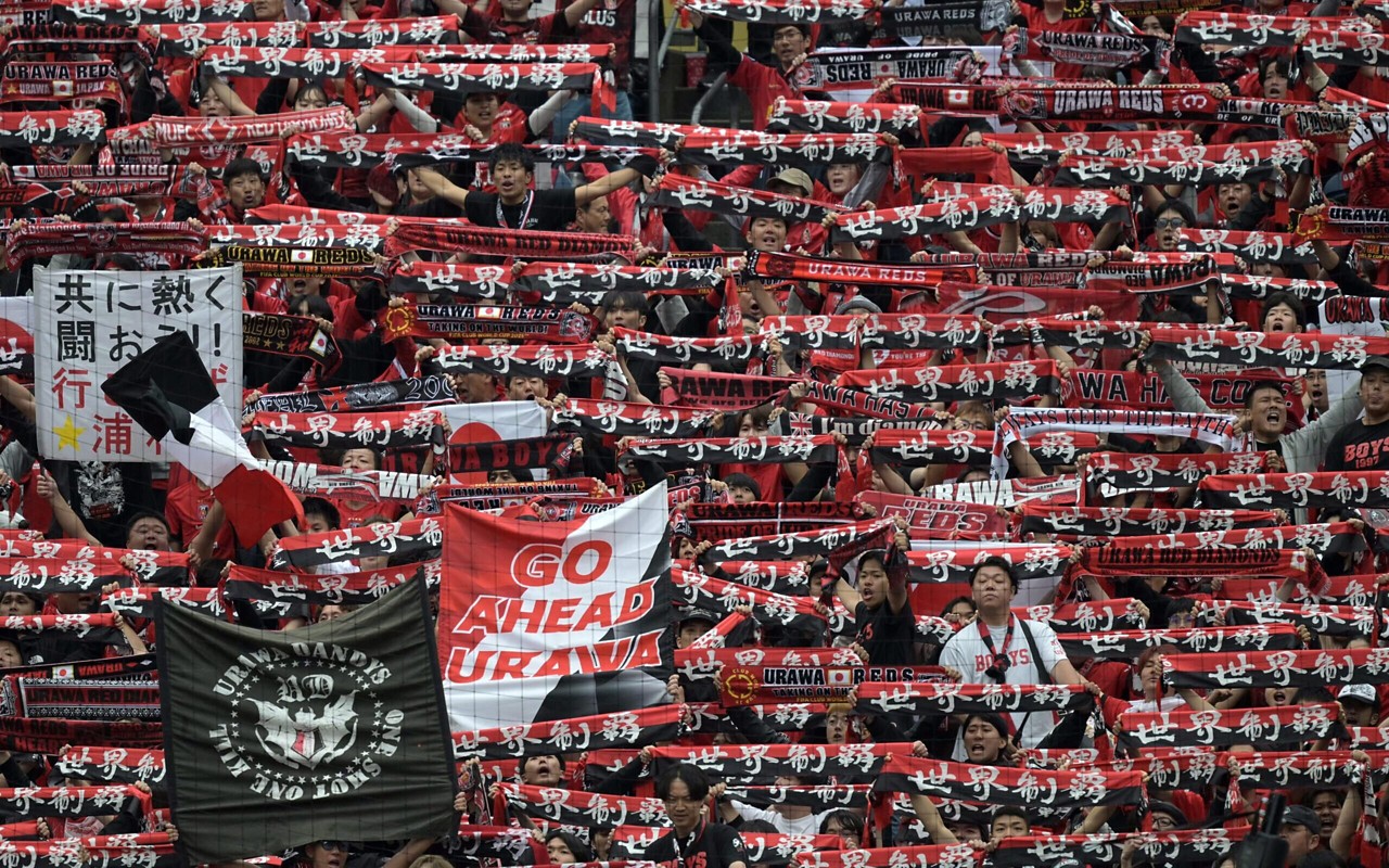 Torcida do Urawa Red Diamonds na partida contra a Inter de Milão (Foto: Juan Mabromata/AFP)