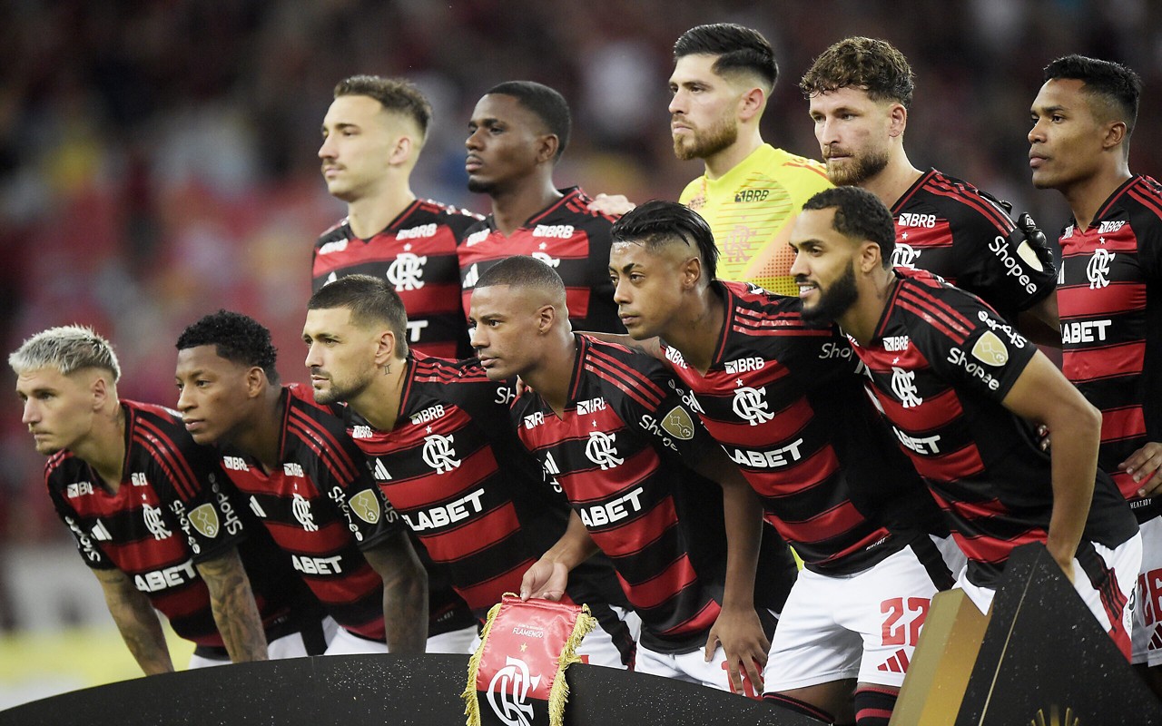 Jogadores do Flamengo perfilados para foto na Libertadores (Foto: Jorge Rodrigues/AGIF)