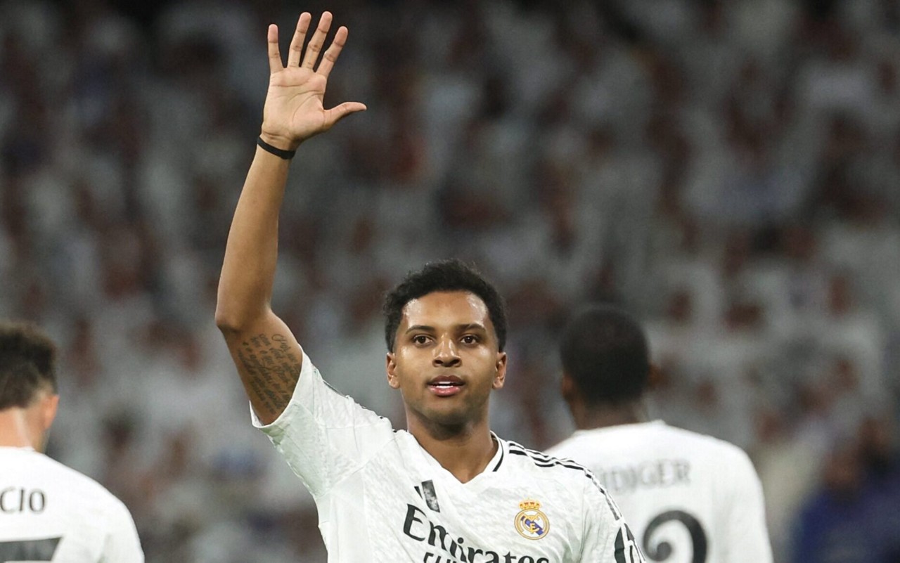 Rodrygo comemora gol pelo Real Madrid (Foto: Pierre-Philippe Marcou/AFP)