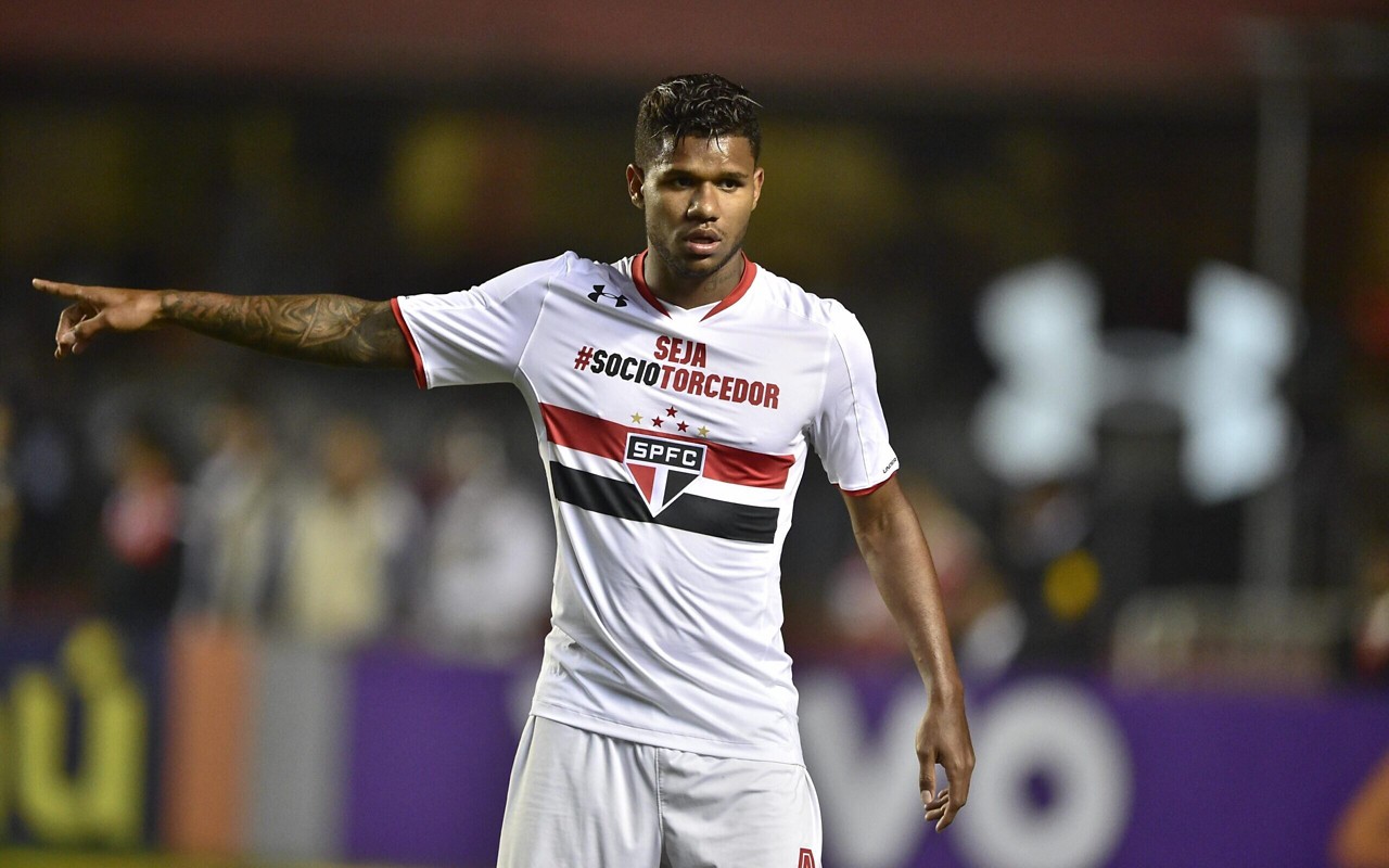 Matheus Reis, em ação pelo São Paulo (Foto: Reprodução)