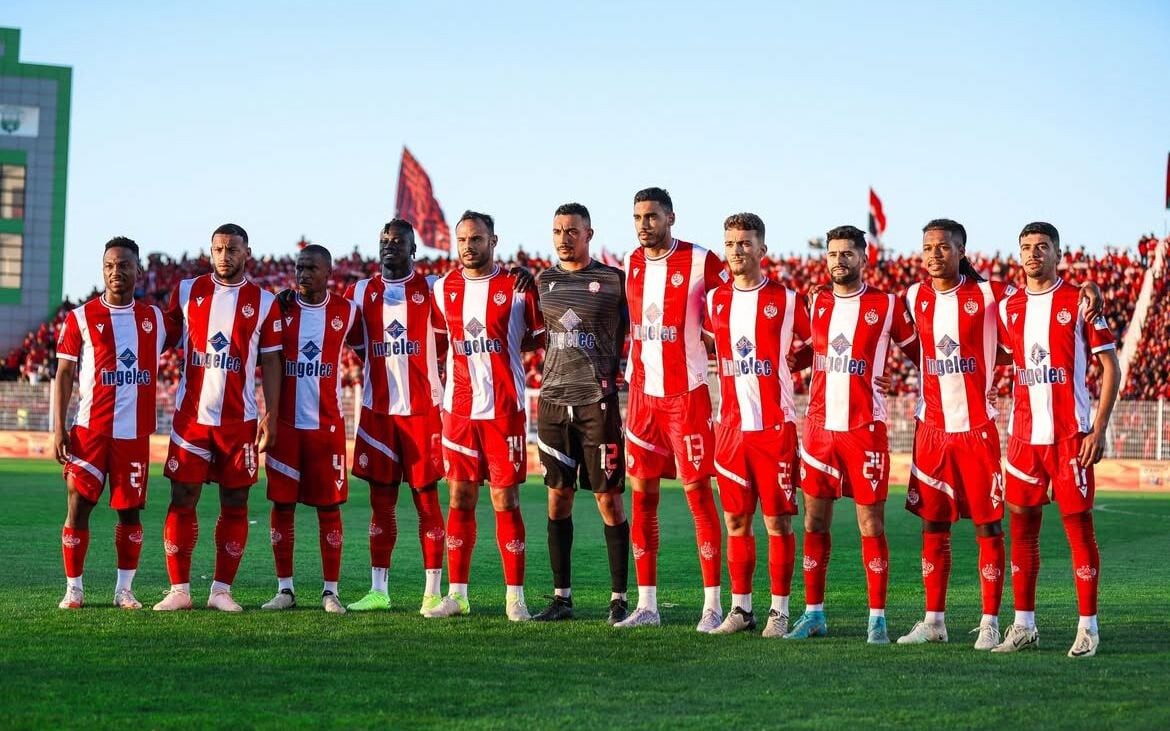 Equipe do Wydad Casablanca antes de partida do Campeonato Marroquino (Foto: Reprodução/FIFA)