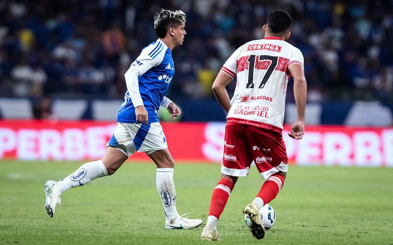 Fagner foi titular do Cruzeiro nos dois últimos jogos, contra Ceará e CRB, no Mineirão (Foto: Gustavo Aleixo/Cruzeiro)