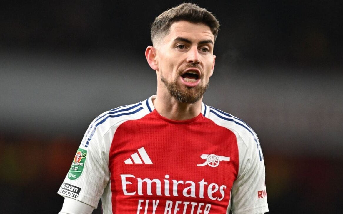 Jorginho, alvo do Flamengo, em campo pelo Arsenal (Foto: AFP)