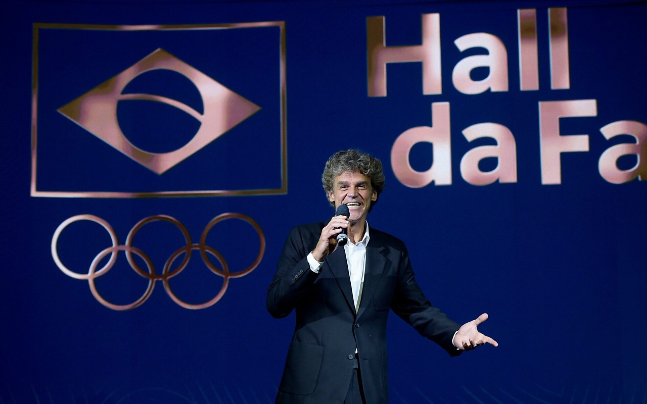 Guga Kuerten discursa ao entrar para o Hall da Fama do COB (Alexandre Loureiro/COB)
