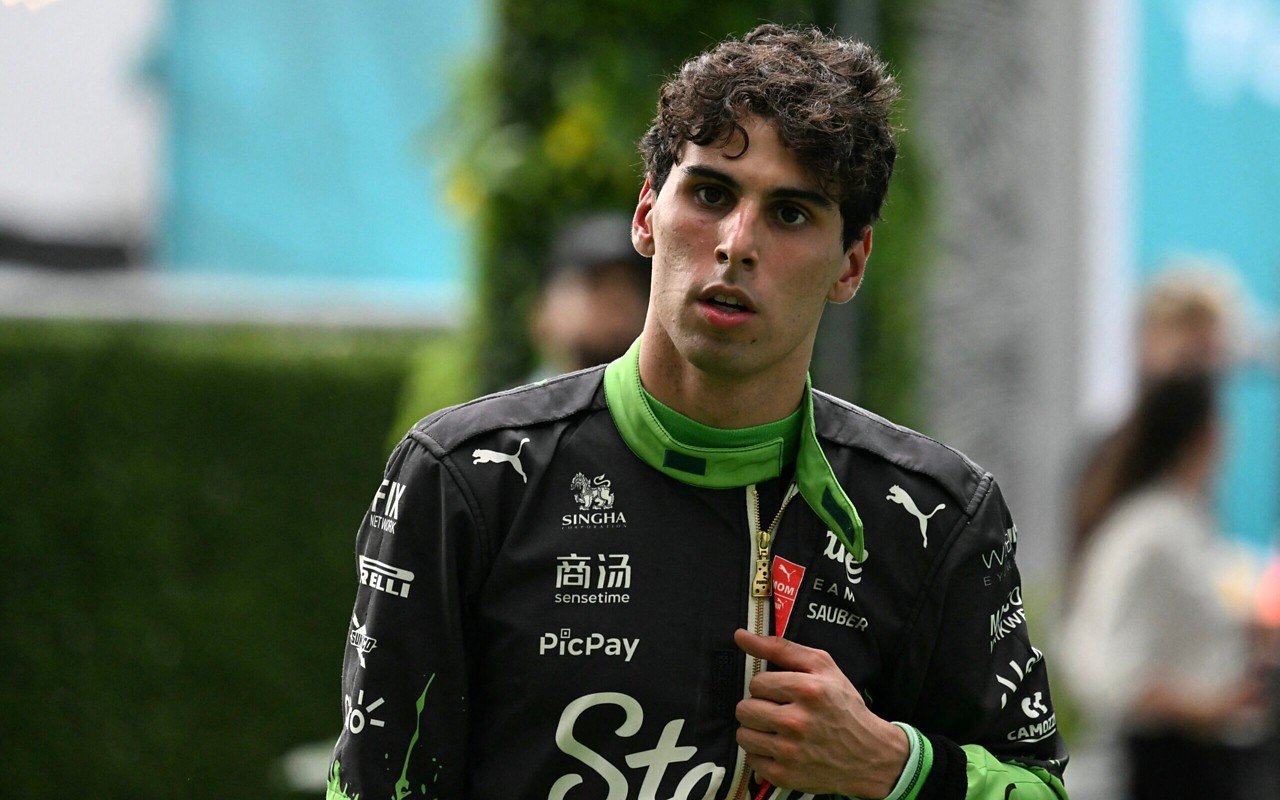 Gabriel Bortoleto, piloto da Sauber, no GP de Miami (Foto: Chandan Khanna / AFP)
