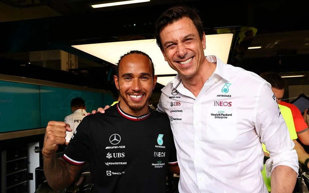 Lewis Hamilton e Toto Wolff trabalharam juntos por 11 anos na Mercedes (Foto: Reprodução/F1)