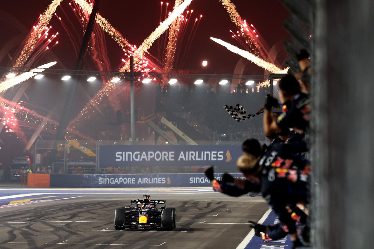 Verstappen vence GP de Singapura e faz fim de semana perfeito