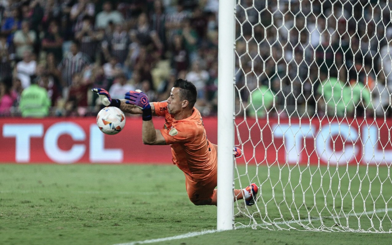 Fabio defendendo pênalti pelo Fluminense (Foto: Marcelo Gonçalves/FFC)