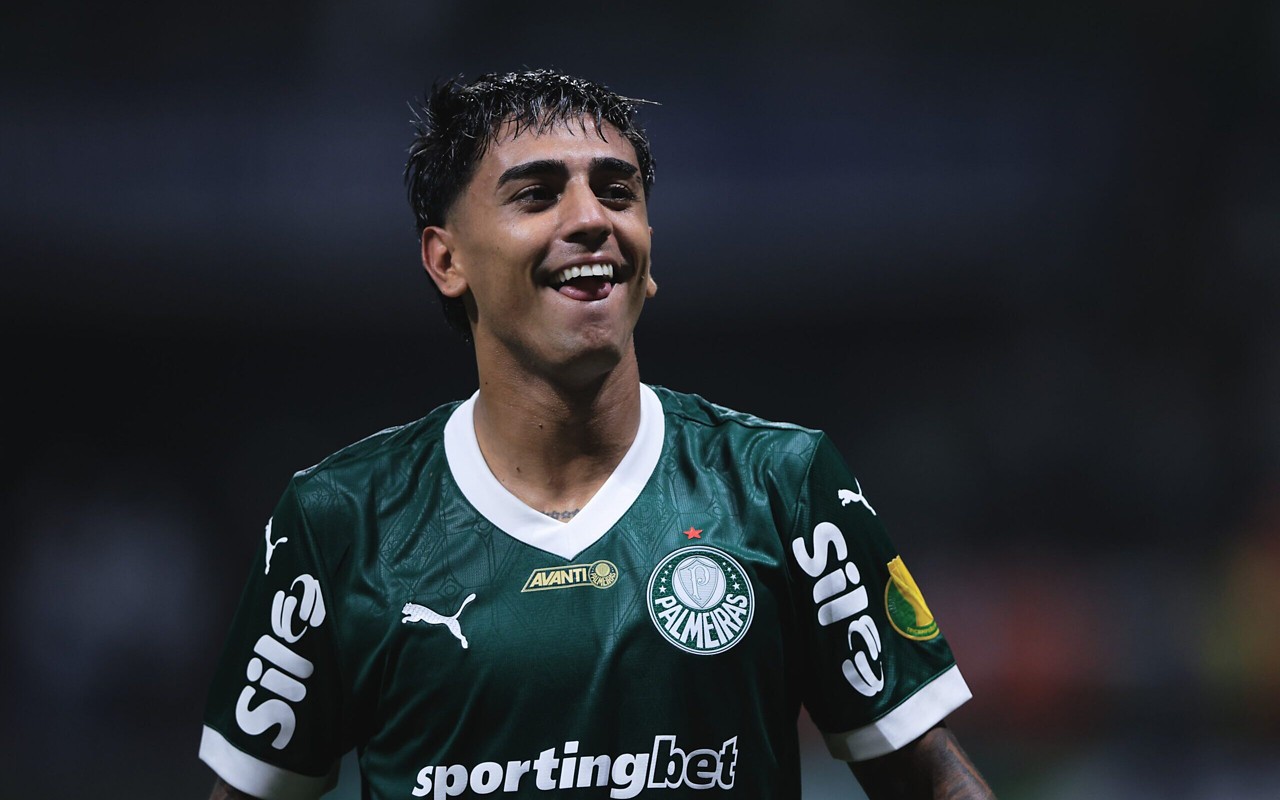 Facundo Torres comemora gol contra o Botafogo-SP (Foto: Ettore Chiereguini/AGIF)