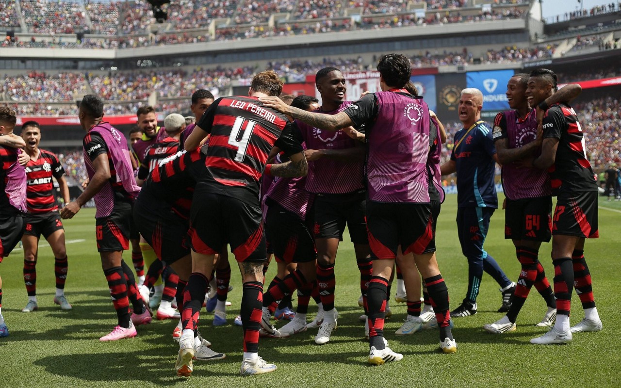 Jogadores do Flamengo em comemoração de gol contra o Chelsea (Foto: Gilvan de Souza/Flamengo)