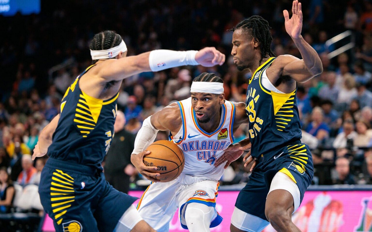 Shai Gilgeous-Alexander, do Thunder, e Myles Turner, do Pacers, se enfrentarão nas finais da NBA (Foto: William Purnell/Getty Images/AFP)