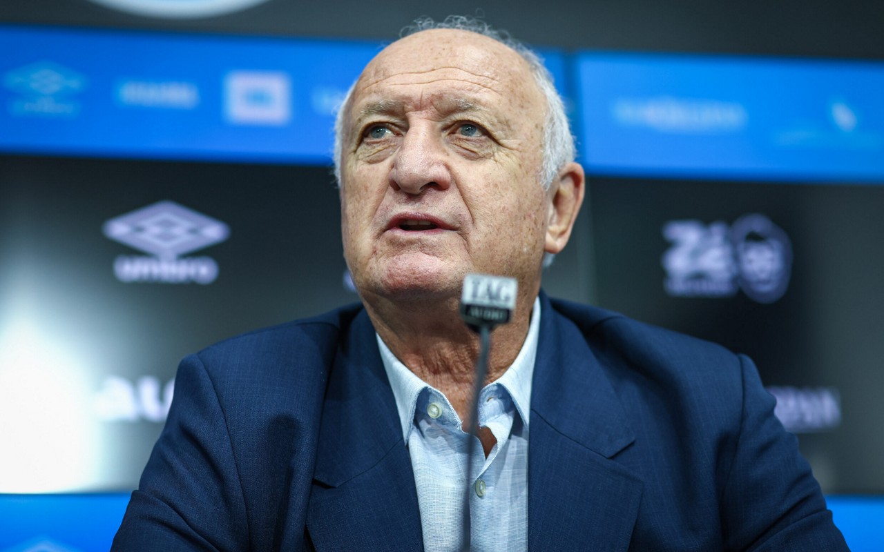 RS - FUTEBOL/APRESENTACAO GREMIO  - ESPORTES - Vice-presidente de futebol Alexandre Rossato apresenta Luis Felipe Scolari como novo coordenador técnico do Gremio para a temporada 2025. FOTO: LUCAS UEBEL/GREMIO FBPA