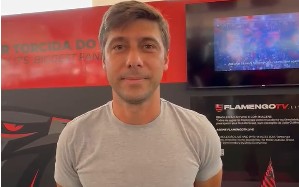 Fellype Gabriel marca presença na Casa Flamengo, em Orlando (Foto: Lucas Bayer/Flamengo)
