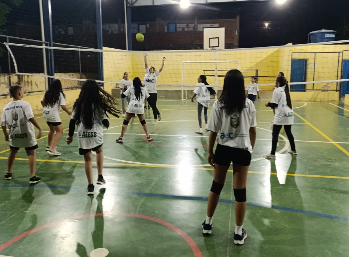 Férias com vôlei, diversão e movimento