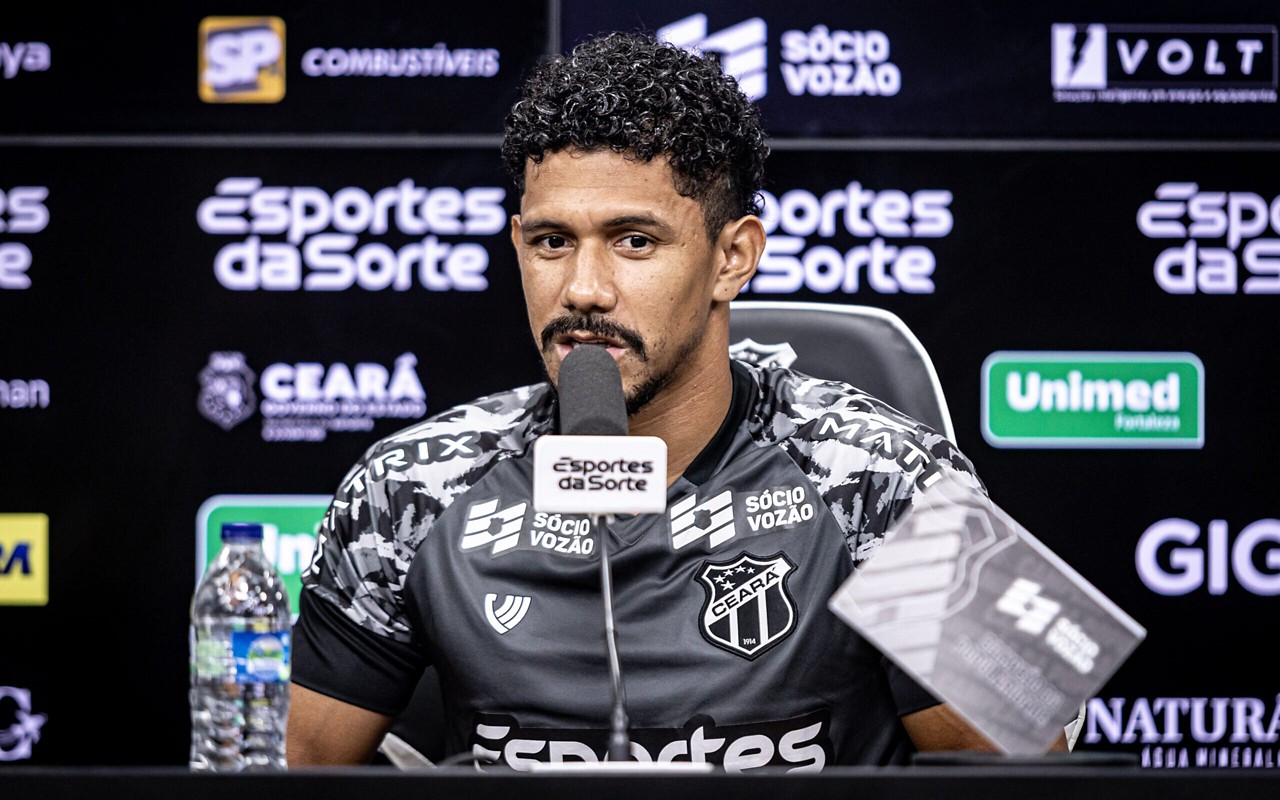 Em coletiva, Fernando Sobral fala sobre estreia do Ceará no Brasileirão. Foto: Gabriel Silva/Ceará SC.
