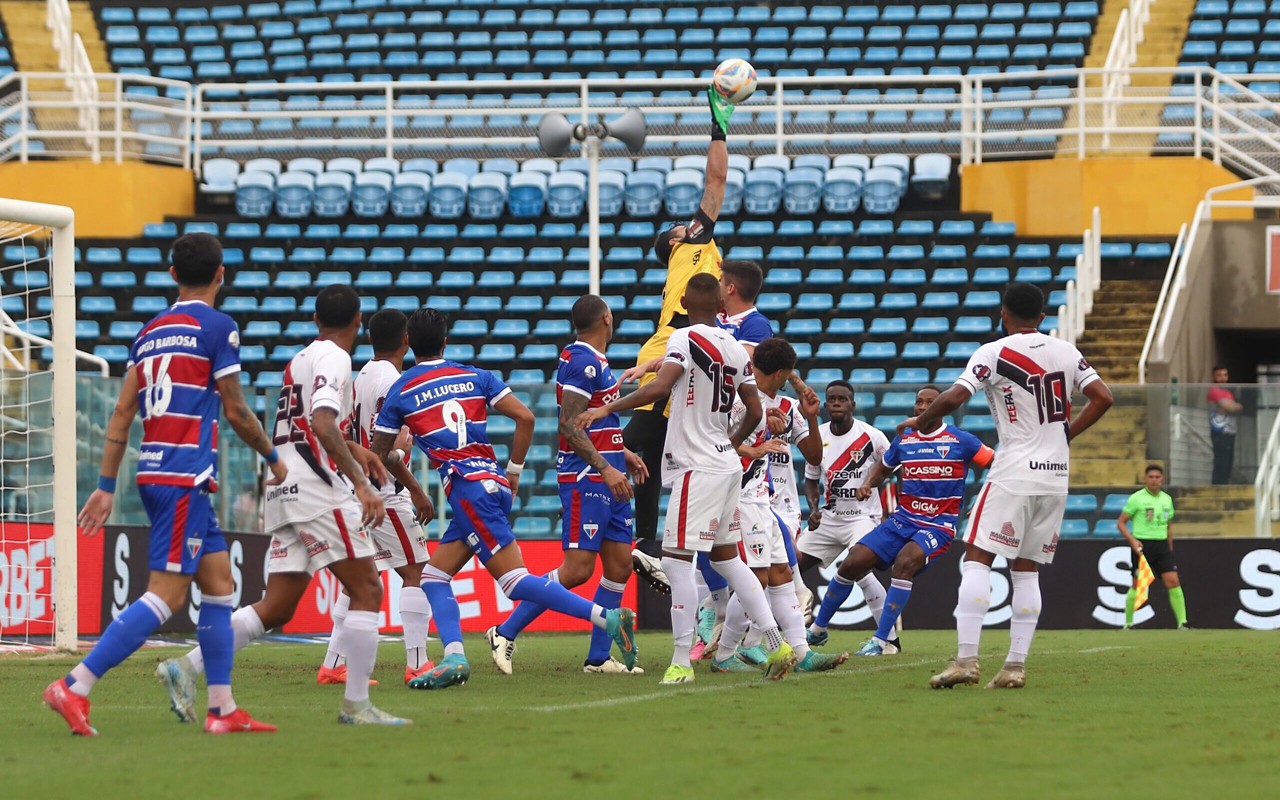 Goleiro Cavichioli em Ferroviário 0 x 0 Fortaleza (Foto: Lucas Emanuel/AGIF)
