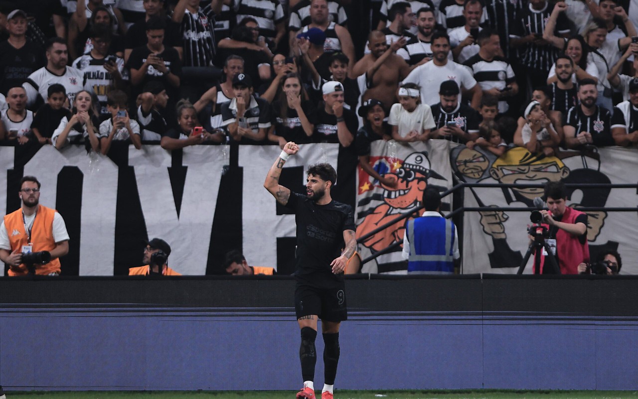 Corinthians venceu o Santos na Neo Química Arena (Foto: Ettore Chiereguini/AGIF)