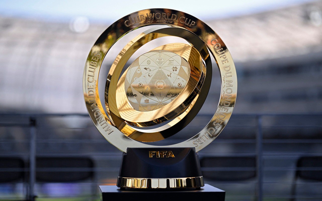 Troféu do Mundial de Clubes exposto durante partida entre Los Angeles FC e Sporting Kansas City (Foto: Orlando Ramirez/Getty Images via AFP)