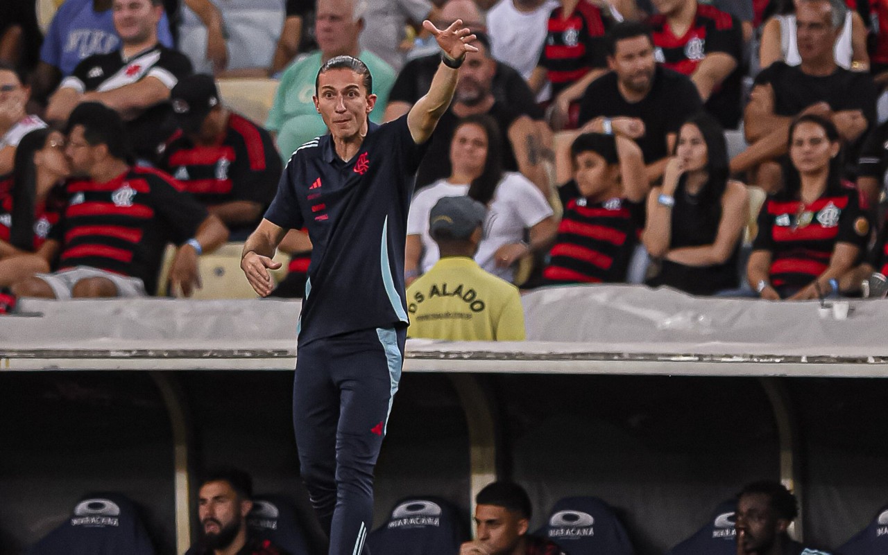 Filipe Luís, técnico do Flamengo, em clássico contra o Vasco, no Maracanã (Foto: PaulaReis/Flamengo