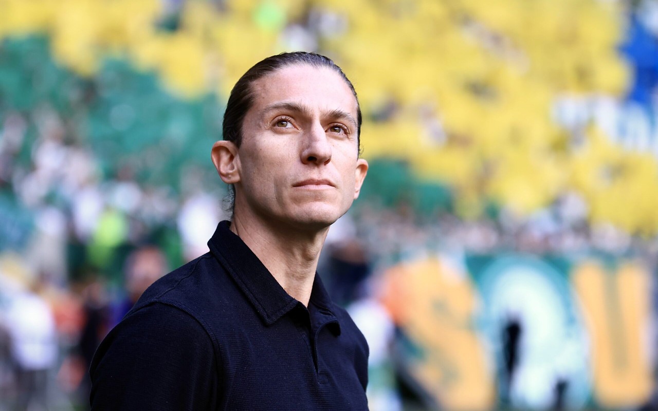 Filipe Luís, técnico do Flamengo, durante partida contra o Palmeiras pelo Brasileirão (Foto: Marcello Zambrana/AGIF)