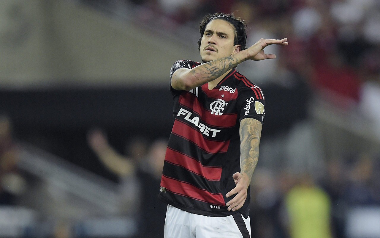 Pedro lamenta durante duelo entre Flamengo e LDU pela Libertadores (Foto: Alexandre Loureiro/AGIF)