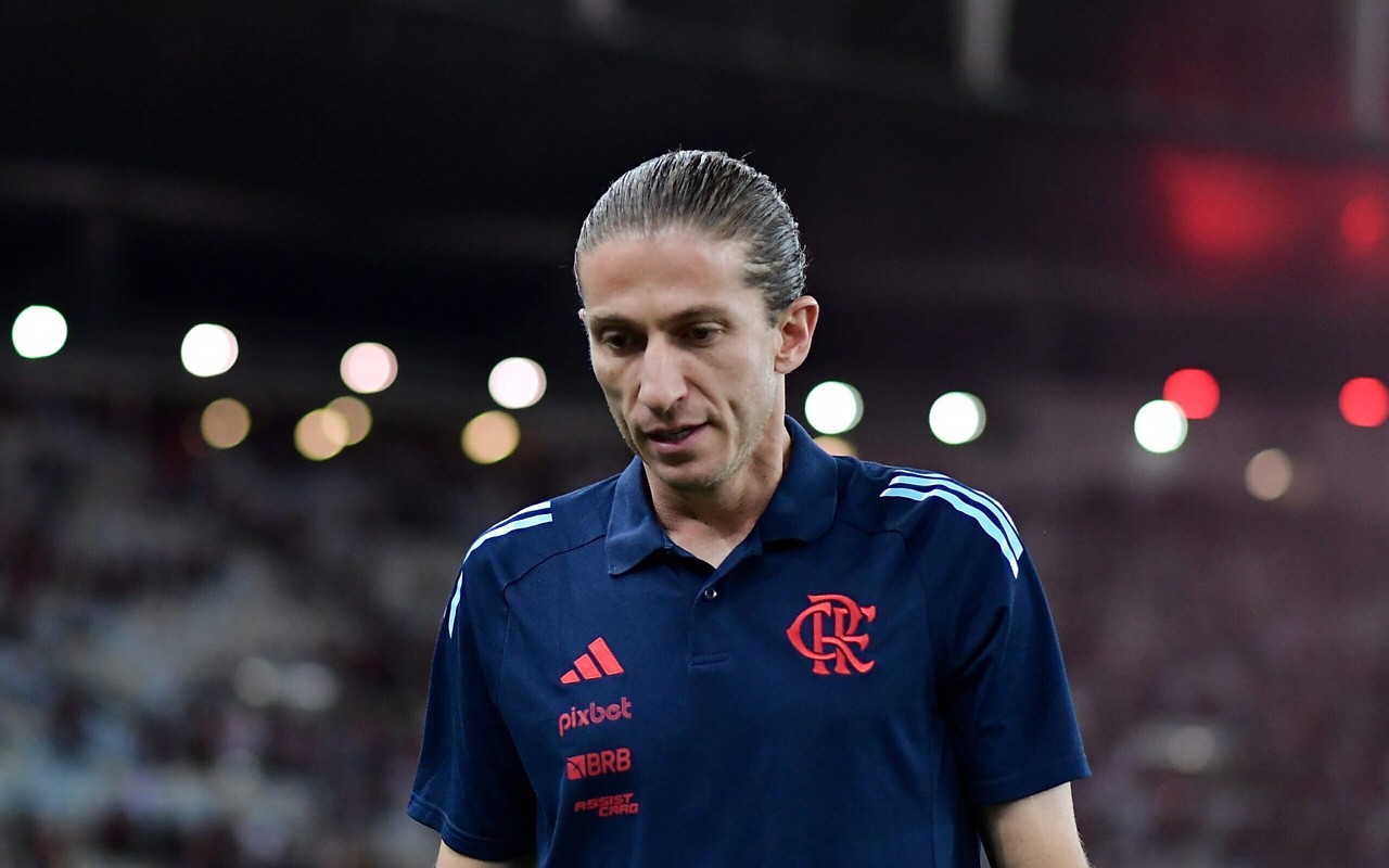 Filipe Luís, ténico do Flamengo, durante partida contra o Botafogo-PB (Foto: Thiago Ribeiro/AGIF)