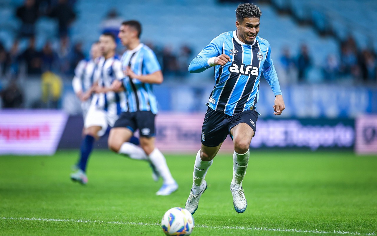 Arezo foi titular nos dois últimos jogos do Grêmio. (Foto: Lucas Uebel/Grêmio FBPA)