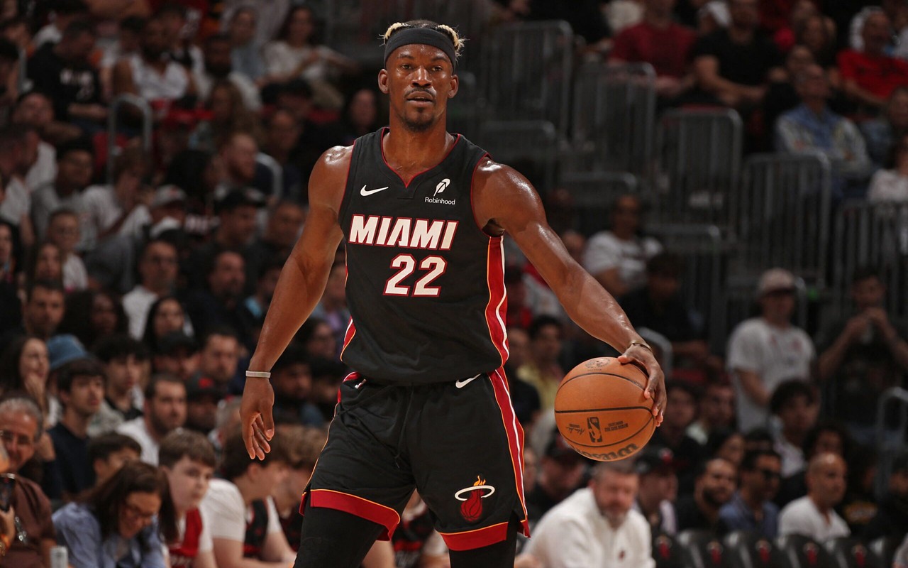Jimmy Butler durante partida entre Miami Heat e San Antonio Spurs, pela NBA (Foto: Issac Baldizon/ AFP)