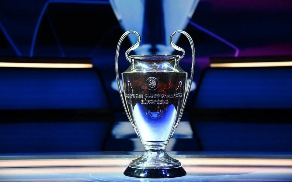 Taça da Champions League (Foto: Oli Scarff/AFP)
